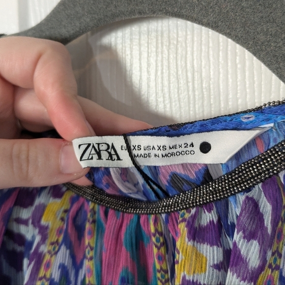 NWT Zara Geometric Print Blue Rhinestone Trim Sleeveless Swing Blouse Size XS - Picture 3 of 8